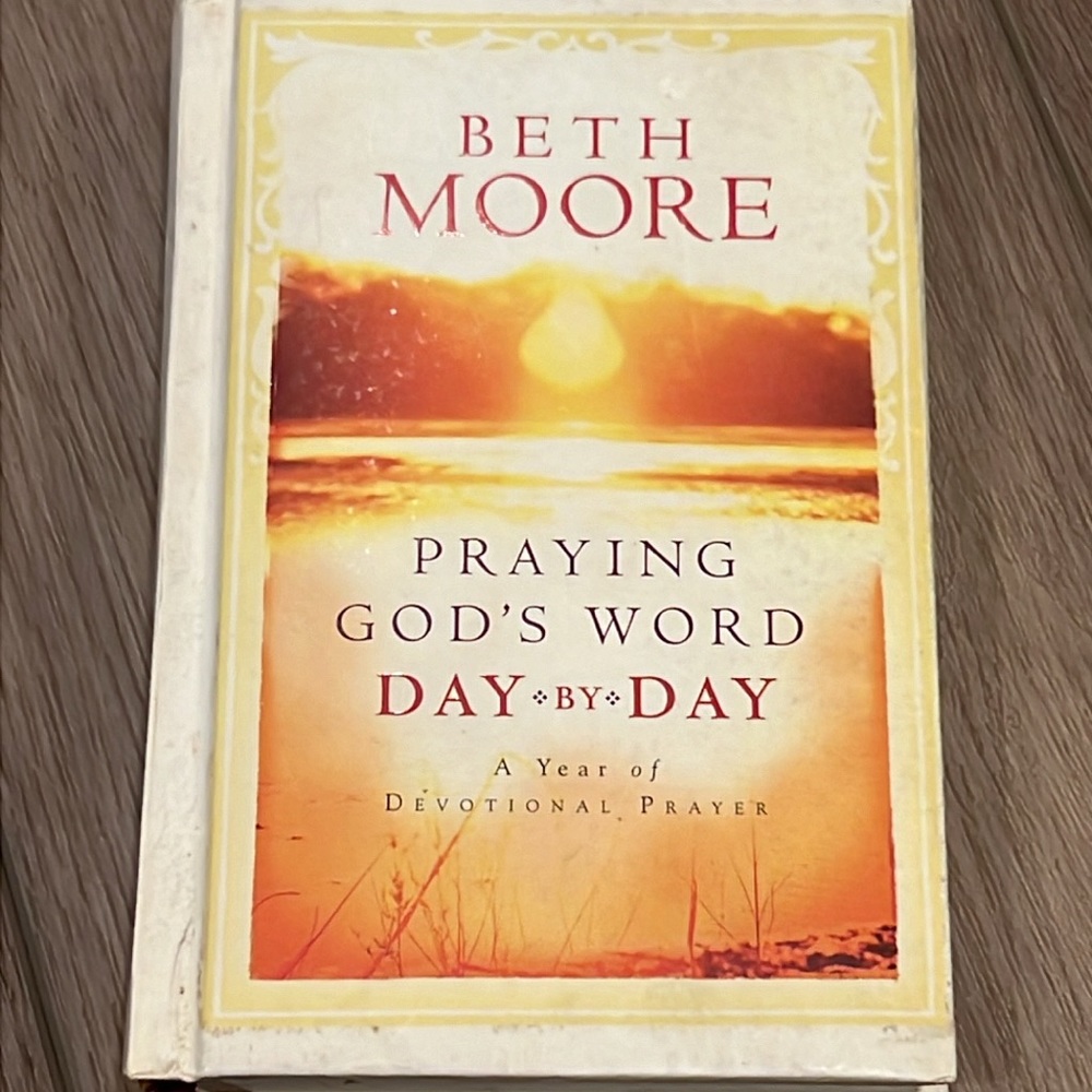 2 Daily Devotional Books: Beth Moore and Sarah Young - Picture 5 of 14